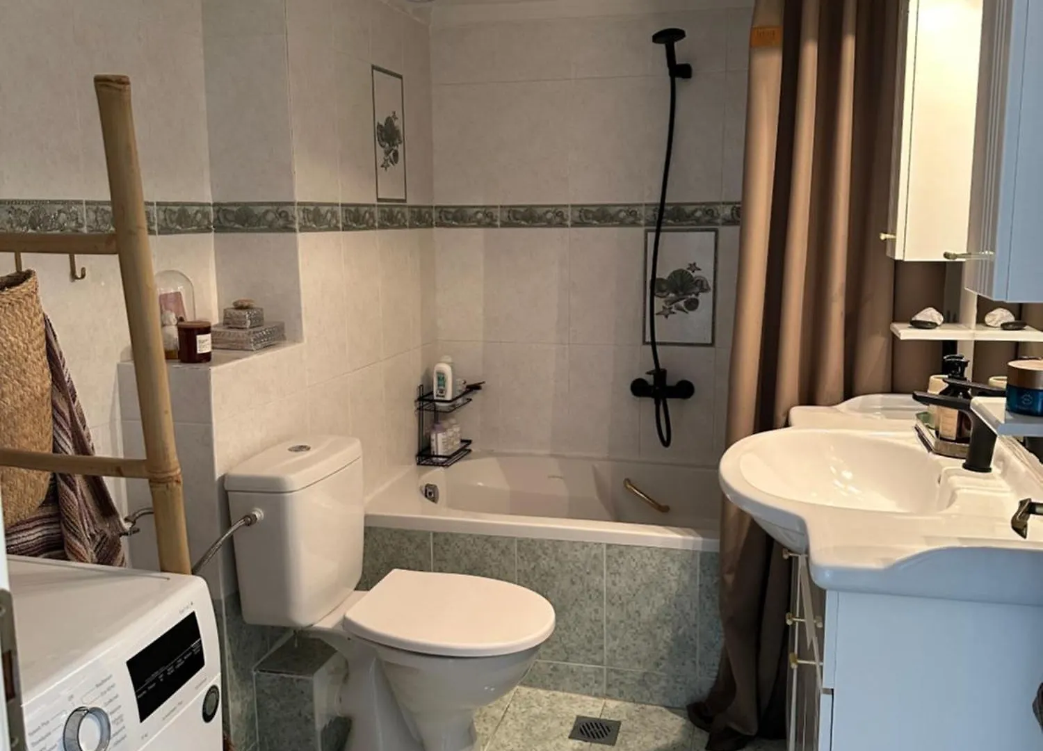 Nice, Spacious And Bright Apartment In Thermi, Thessaloniki.